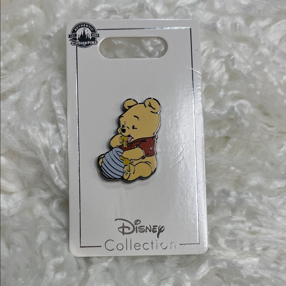 Disney Winnie the Pooh Pin - Disney collection